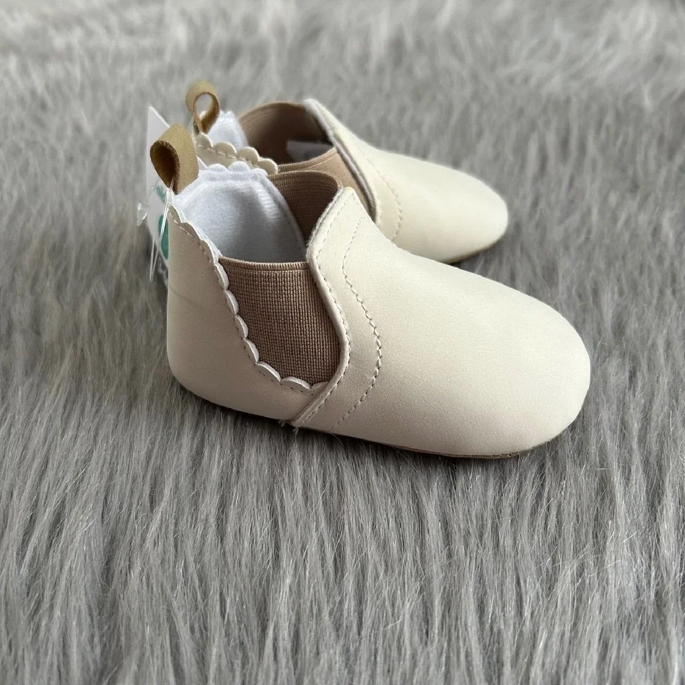 Carter's Child Of Mine Baby Shoes Infant Girls Size 3-6 Months White Booties NEW